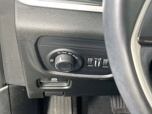 Used 2022 Jeep Grand Cherokee Altitude AWD/4WD image 10