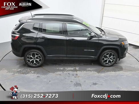 New 2026 Jeep Compass Limited image 30