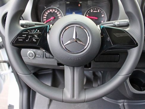 Used 2025 Mercedes-Benz Sprinter 2500 image 13