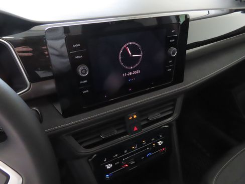 New 2026 Volkswagen Taos SE FWD image 18