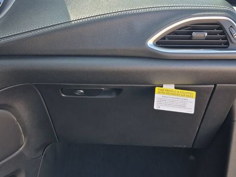New 2025 Chrysler Pacifica Limited w/ Trailer Tow Group FWD image 47