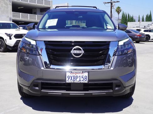 Used 2025 Nissan Pathfinder SV FWD image 3