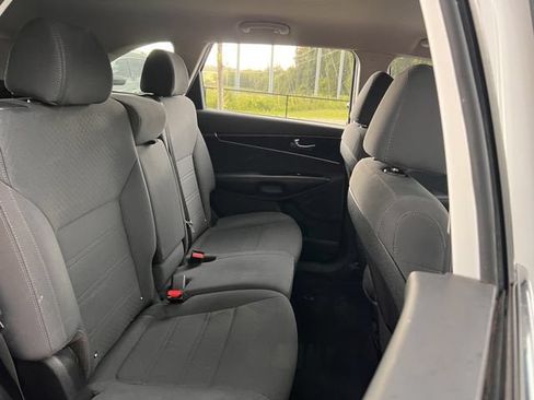 Used 2019 Kia Sorento FWD image 24