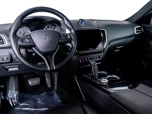 Used 2022 Maserati Ghibli Modena image 2