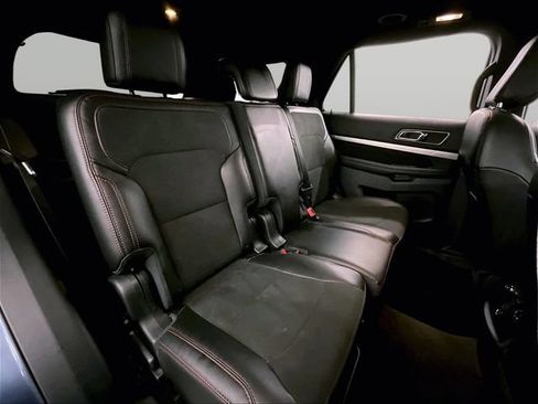Used 2018 Ford Explorer XLT w/ Equipment Group 202A AWD/4WD image 27