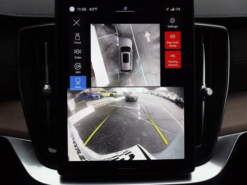 Certified 2025 Volvo XC90 B6 Plus image 26