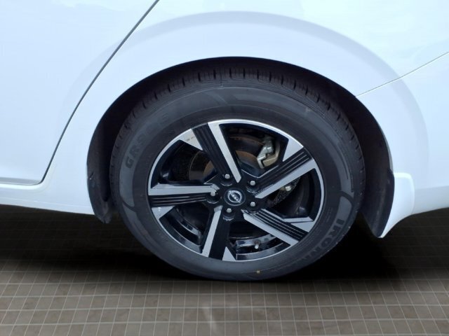Used 2024 Nissan Sentra SV FWD image 14