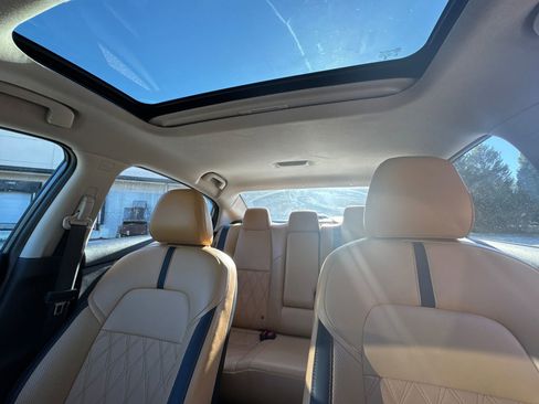 Used 2024 Nissan Sentra SV w/ SV Premium Package image 31