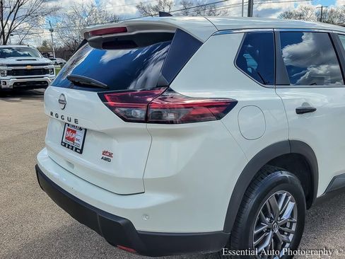 Used 2024 Nissan Rogue S AWD/4WD image 8