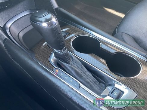Used 2017 Chevrolet Malibu Premier w/ Driver Confidence Package FWD image 30