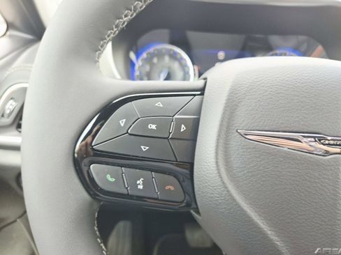 Used 2024 Chrysler Pacifica Limited w/ S Appearance Package FWD image 24