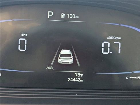 Used 2025 Hyundai Venue Limited FWD image 11