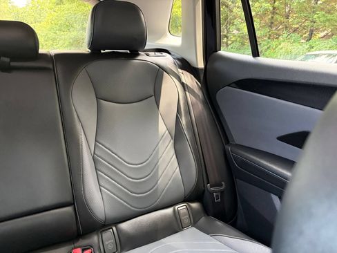 Used 2026 Volkswagen Tiguan SE AWD/4WD image 39