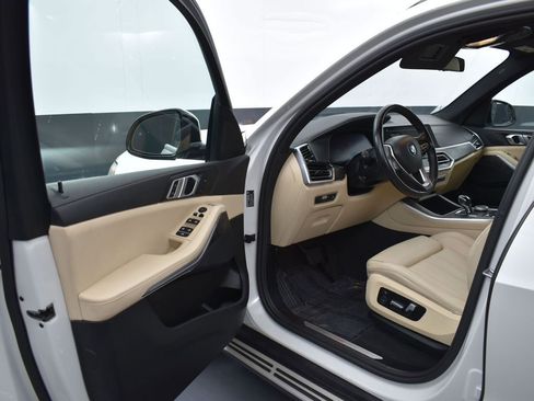 Used 2022 BMW X5 sDrive40i w/ Premium Package image 9