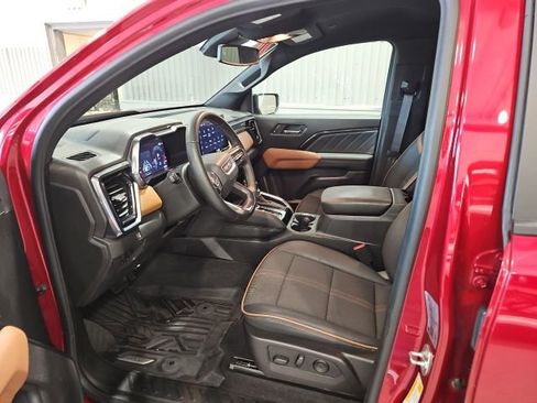 Used 2024 GMC Canyon AT4 w/ Technology Package AWD/4WD image 9