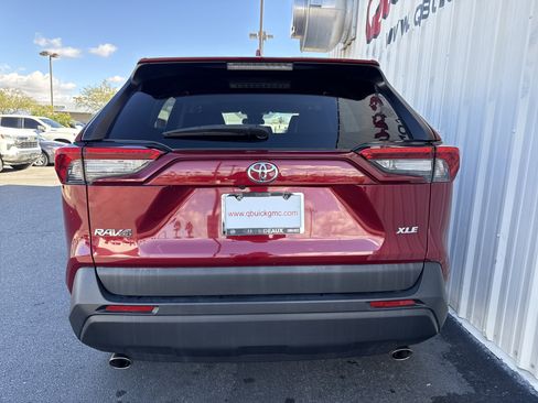 Used 2022 Toyota RAV4 XLE Premium image 8
