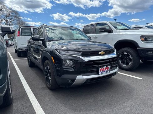 Used 2023 Chevrolet TrailBlazer LT FWD image 2