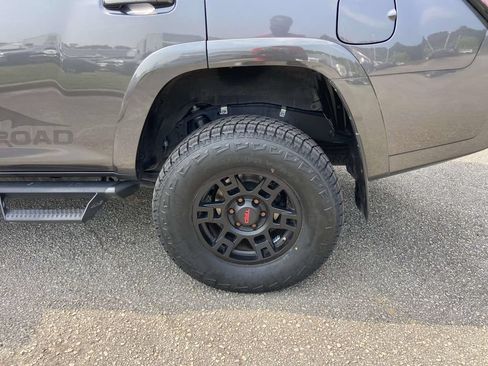 Used 2023 Toyota 4Runner TRD Off-Road Premium w/ Moonroof Package AWD/4WD image 11