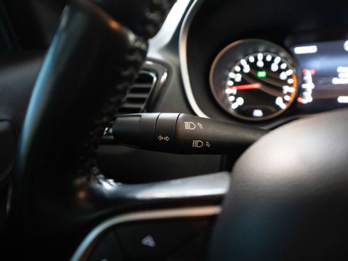 Used 2020 Jeep Compass Latitude image 13