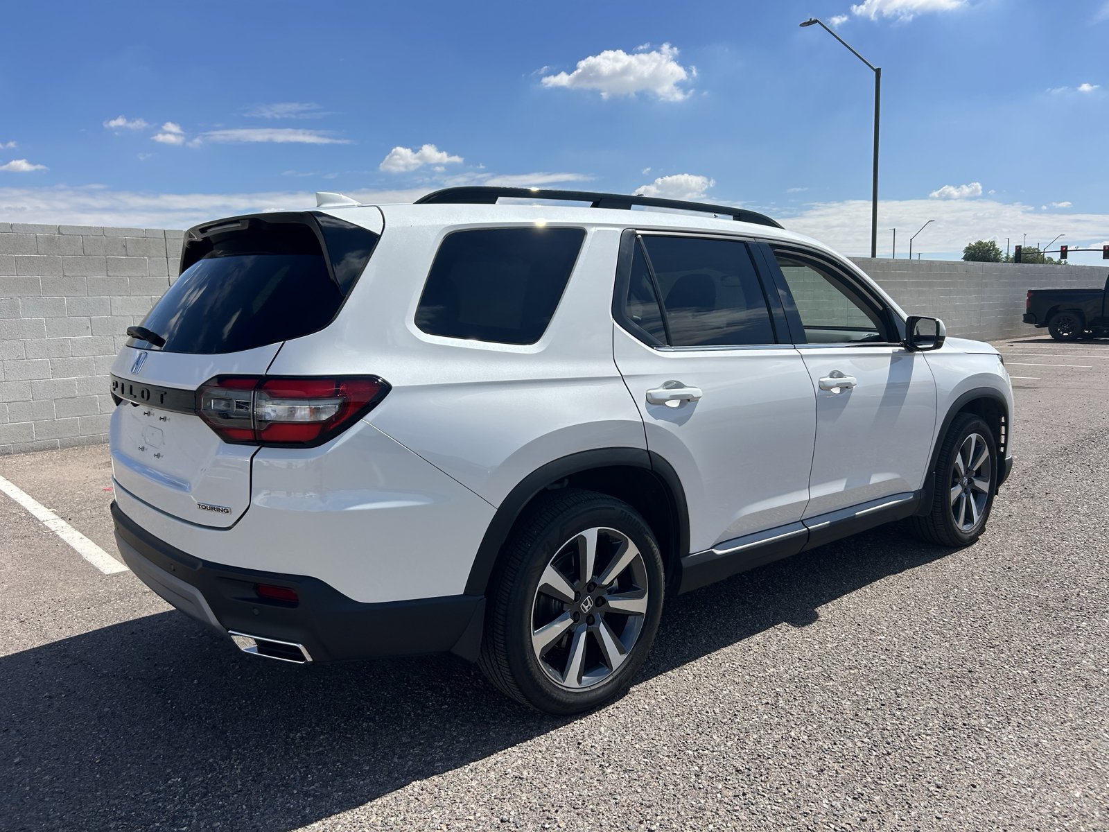 Used 2025 Honda Pilot Touring image 5