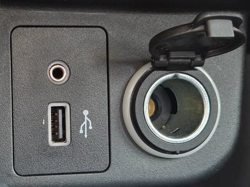 Used 2020 Nissan Kicks SR FWD image 17