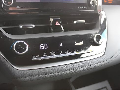 Used 2022 Toyota Corolla SE image 16