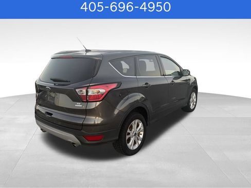 Used 2017 Ford Escape SE FWD image 3