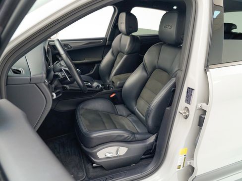 Used 2023 Porsche Macan GTS image 5