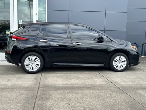 Used 2022 Nissan Leaf S FWD image 2