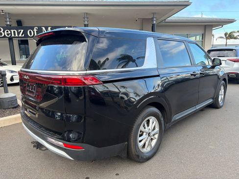 Used 2023 Kia Carnival LX FWD image 3