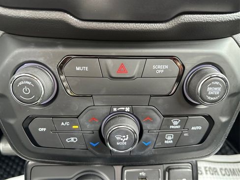Used 2019 Jeep Renegade Latitude w/ Cold Weather Group AWD/4WD image 34