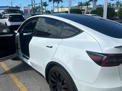 Used 2024 Tesla Model Y Performance AWD/4WD image 13
