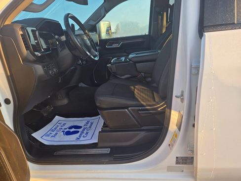 Used 2024 Chevrolet Silverado 2500 LT image 7