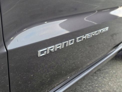 Used 2015 Jeep Grand Cherokee Overland w/ Advanced Technology Group AWD/4WD image 17