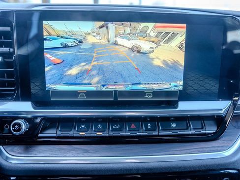 Used 2025 GMC Sierra 1500 SLT image 12