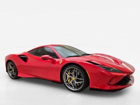 Used 2022 Ferrari F8 Tributo RWD image 3
