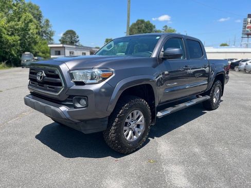Used 2017 Toyota Tacoma SR5 RWD image 24