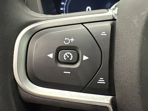 Used 2025 Volvo XC60 B5 Core AWD/4WD image 13