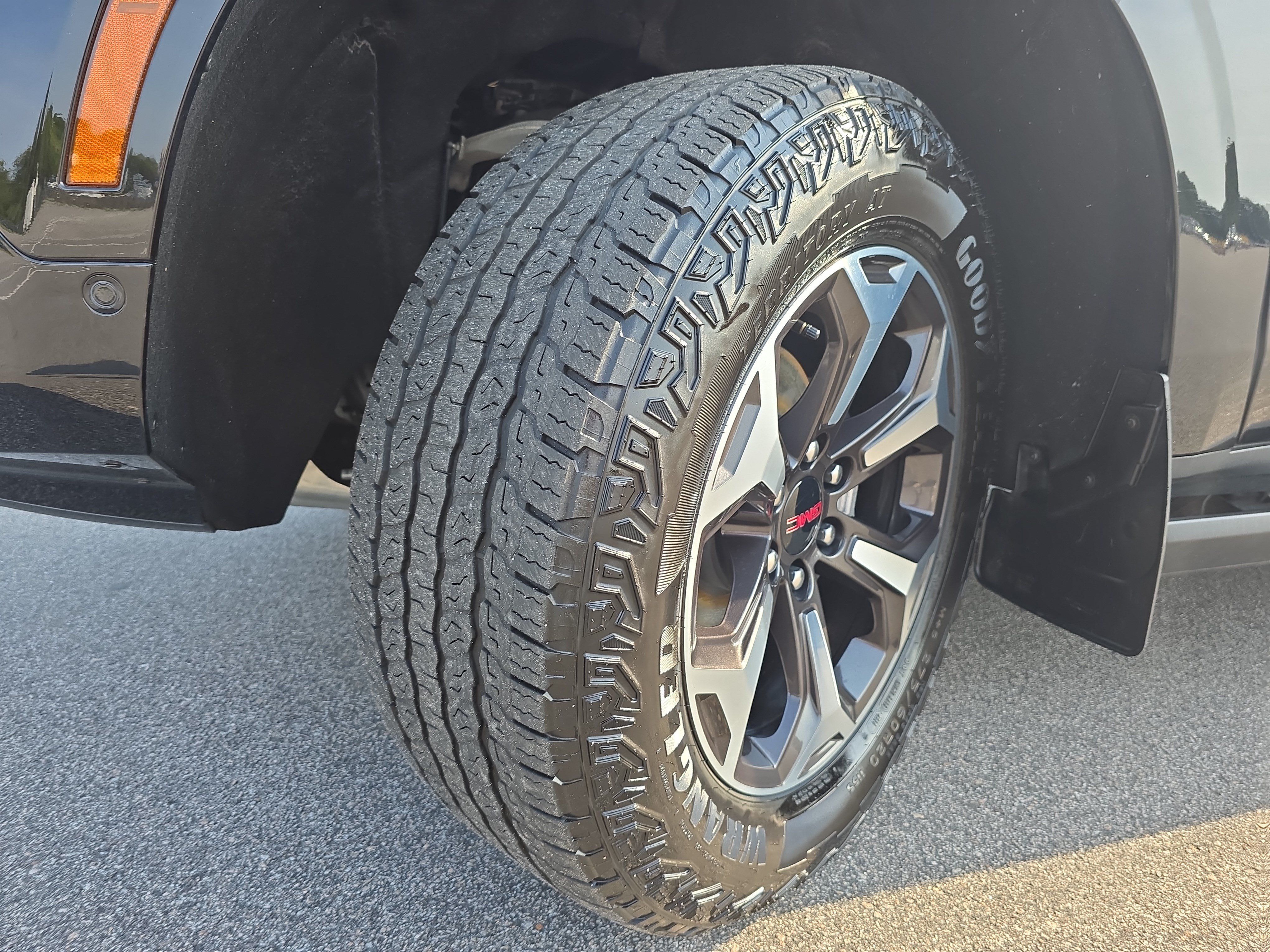 Used 2025 GMC Yukon AT4 Ultimate w/ LPO, Floor Liner Package AWD/4WD image 33