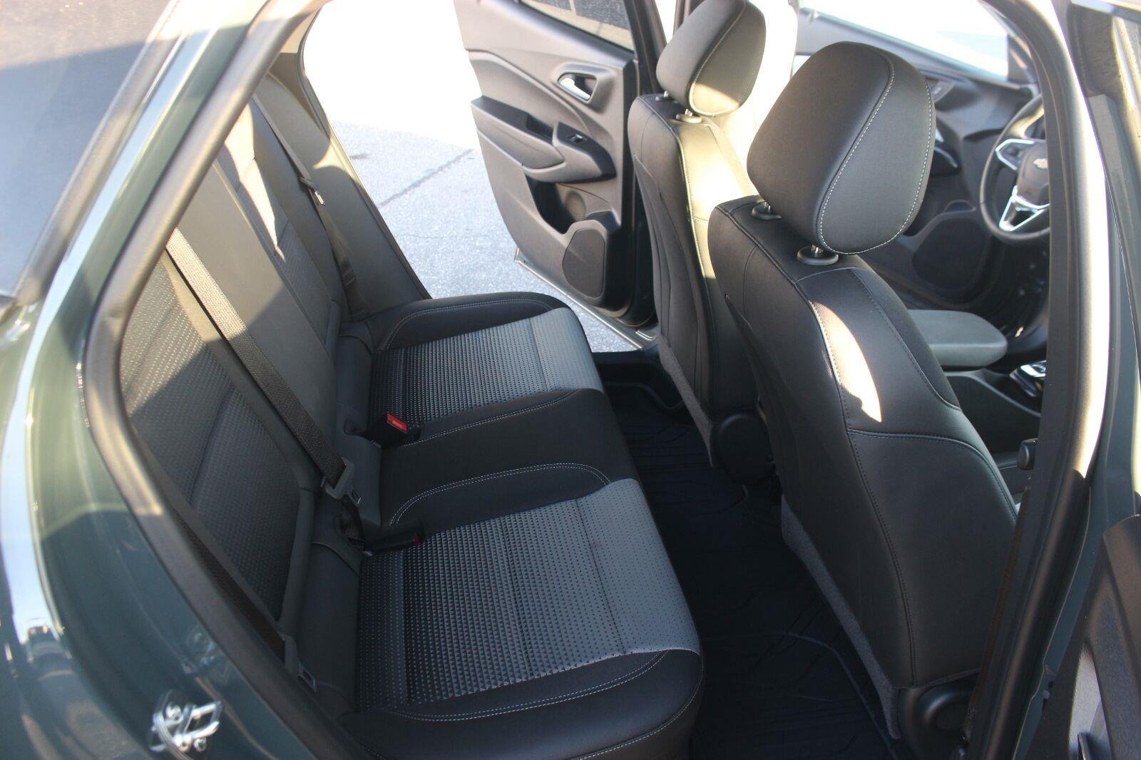 Used 2026 Chevrolet Trax LT w/ Driver Confidence Package FWD image 33