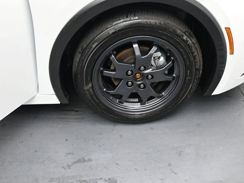 Used 2024 Toyota Prius LE FWD image 13