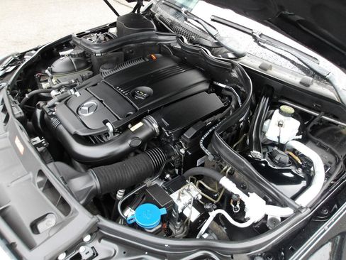 Used 2013 Mercedes-Benz C 250 Sport image 23