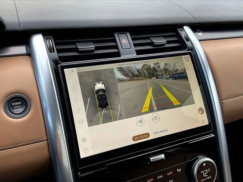 Used 2024 Land Rover Discovery Metropolitan Edition image 14