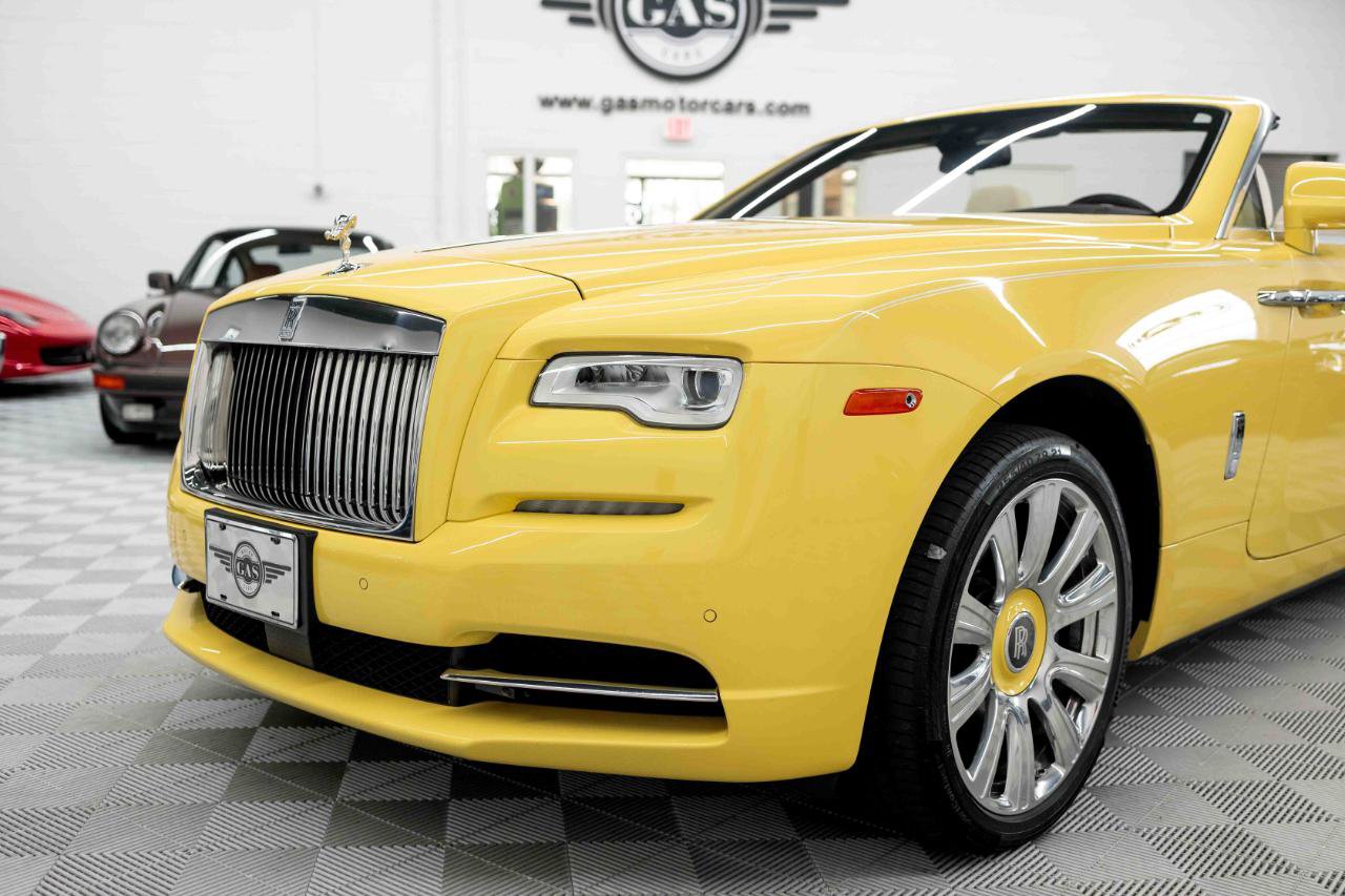 Used 2017 Rolls-Royce Dawn RWD image 21
