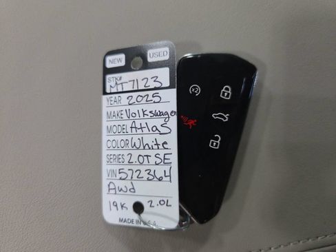 Used 2025 Volkswagen Atlas SE AWD/4WD image 52