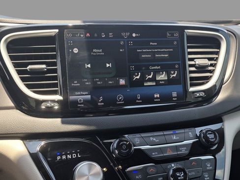 Used 2024 Chrysler Pacifica Touring-L FWD image 14