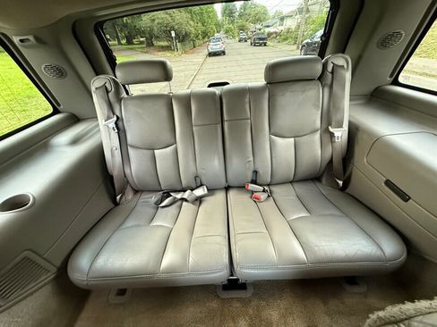 Used 2004 Cadillac Escalade AWD image 12