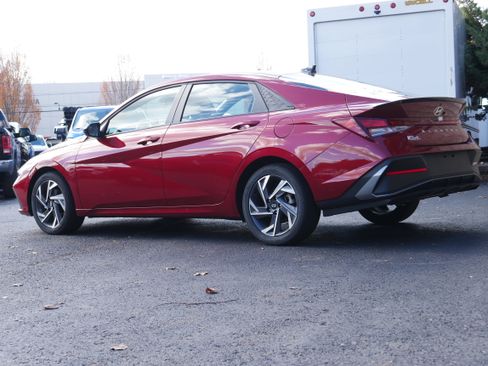 Used 2025 Hyundai Elantra Sport image 4