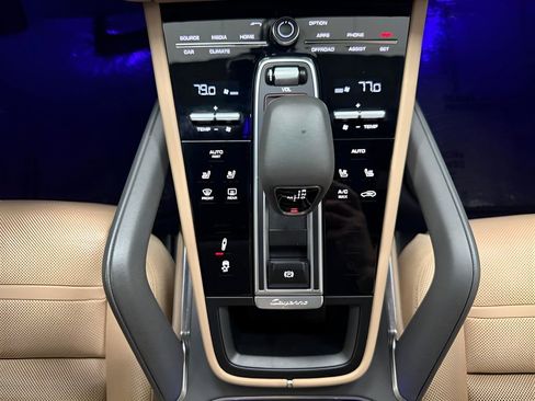Used 2019 Porsche Cayenne Turbo AWD/4WD image 16