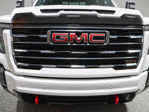 Used 2024 GMC Sierra 2500 AT4 w/ AT4 Premium Plus Package image 4